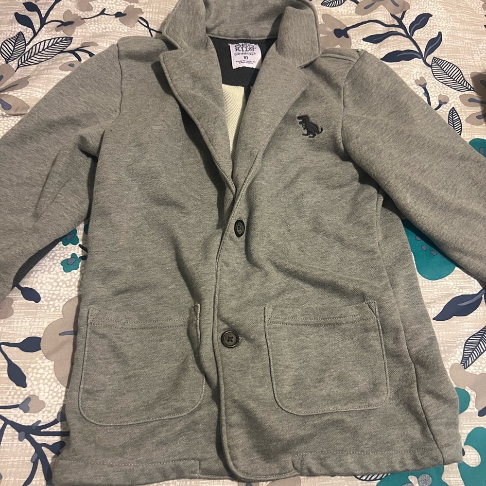 Boy’s 365 Kids by Garanimal Blazer size 10 hole on right shoulder see photos!